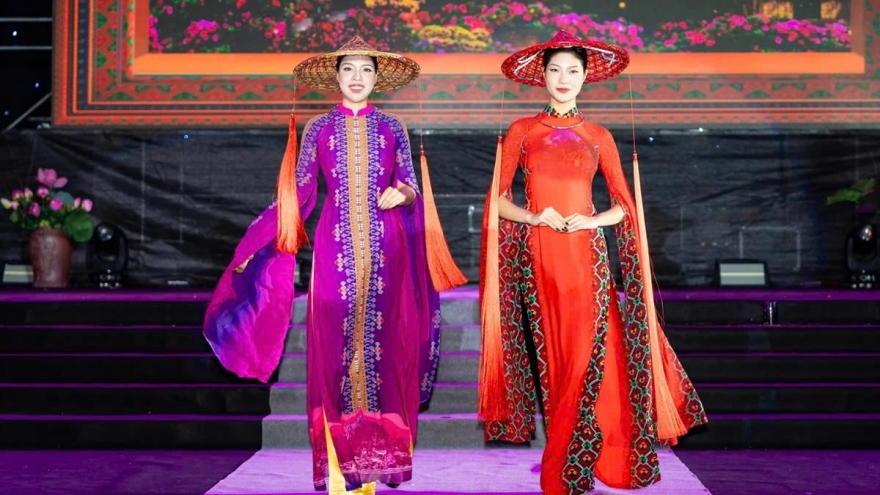 Ethnic designer showcases heritage at Hanoi Tourism Ao Dai Festival